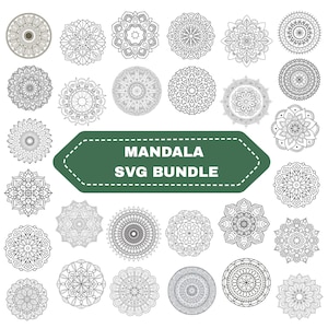 Può includere: Una collezione di intricati disegni mandala in bianco e nero. L'immagine presenta vari modelli circolari con elementi simmetrici dettagliati. Un banner verde mostra il testo "MANDALA SVG BUNDLE".