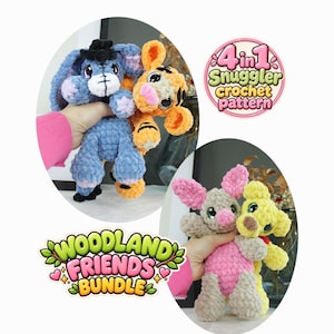 Peut inclure: Quatre jouets en crochet en peluche représentant un âne bleu, un tigre orange, un porcelet rose et un ours jaune. L'image contient le texte 4 in 1 Snuggler crochet pattern et Woodland Friends Bundle, montrant des textures de laine douce.