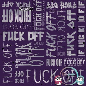 Könnte beinhalten: Lila Hintergrund mit den Worten "FUCK OFF" in Silber in verschiedenen Schriftarten. Das Bild enthält auch den Text "M1090" und ein Logo mit zwei Cartoon-Pinguinen.