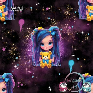 Könnte beinhalten: Ein sich wiederholendes Muster mit einem Cartoon-Mädchen mit blauen Haaren, das einen gelben Teddybären hält. Der Hintergrund ist ein dunkelviolettes und schwarzes Weltraum-Design mit Sternen und goldenem Glitzer. Der Text "M60" befindet sich oben links.
