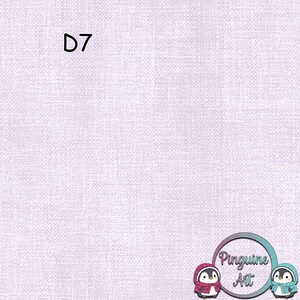 Könnte beinhalten: Eine weiße Keramik-Tasse mit schwarzem Henkel und dem Text "But First, Coffee" in handschriftlichem Stil. Die Tasse steht auf einer weißen Oberfläche. Die Tasse ist etwa 10 cm hoch.