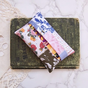 Travel tissue case -tissue purse pocket fabric case  - tissue tuck - small gift.