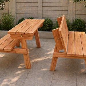 Könnte beinhalten: Ein Picknicktisch- und Bank-Set aus Holz. Der Tisch hat eine rechteckige Platte mit einer eingebauten Schublade. Die Bank hat eine Sitzfläche und eine Rückenlehne aus Latten. Das Set ist aus hellbraunem Holz gefertigt und für den Außenbereich konzipiert.