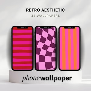 Puede incluir: Una taza de cerámica blanca con un asa negra y el texto "But First, Coffee" en negro y negrita. La taza está sobre una superficie blanca. La taza mide aproximadamente 10 cm de alto.