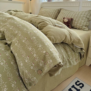 Green Floral Bedding Set – Button Closure Duvet Cover & Pillowcases, Linen Look Rustic Bed Set
