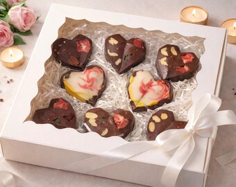 Corazones de chocolate hechos a mano: pralinés con frutos secos y fruta | Regalo de chocolate | San Valentín | Hechos a mano con cariño