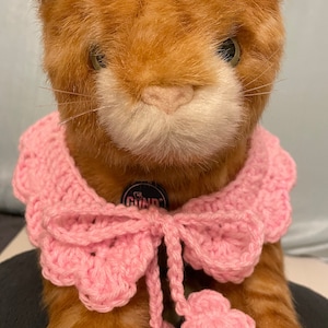 Hand Crocheted Pink Pet Collar with Scalloped Edging