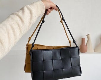 Borsa a tracolla in vera pelle intrecciata, borsa baguette intrecciata realizzata a mano, borsa di lusso in pelle da donna, elegante borsa con nodo intrecciato