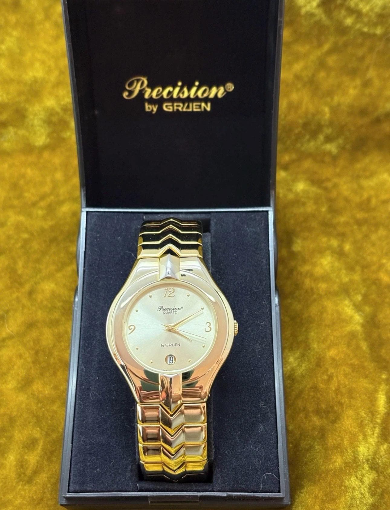 Gruen Gold Quartz Chunky Watch ESTATE Vintage GRUEN Diamond Precision Quartz Watch Gold Plate  main image 3