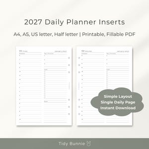 Op de afbeelding: Twee witte dagplannerpagina's voor januari 2027 met zwarte tekst. De lay-out bevat een schema van 6 tot 10, top 3 prioriteiten, taken met selectievakjes en een notitiesectie. De tekst luidt 2027 Daily Planner Inserts, A4, A5, US letter, Half letter.