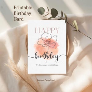Può includere: Un biglietto di compleanno stampabile con le parole "Happy birthday" in un carattere elegante. Il biglietto presenta un disegno floreale ad acquerello nei toni del pesca e del rosa. È incluso anche il testo "Wishing you a beautiful day".