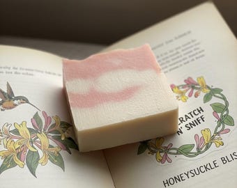 Honeysuckle Scented Soap with Pink Kaolin Clay – Silky Smooth Formula