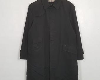 Gabardina vintage de la marca Burberry Black Label.