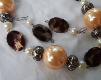 Leopard print mother of pearl &vintage faux pearl silver necklace