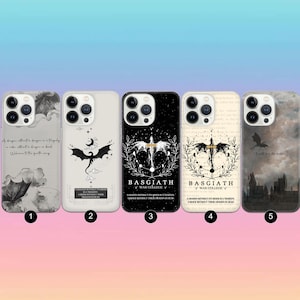 Puede incluir: Cinco fundas para teléfono con diseños de dragones. Las fundas presentan ilustraciones de dragones, lunas y texto. La paleta de colores incluye negro, blanco y gris, con algunas fundas con apariencia texturizada.
