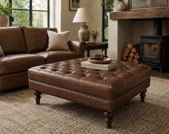 Handgefertigter Couchtisch aus italienischem Leder – Chesterfield Fußhocker