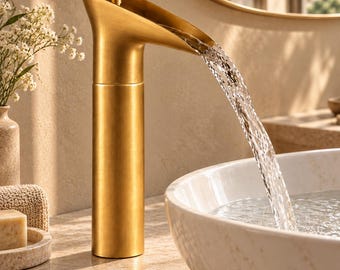 Grifo de cascada de latón macizo, grifo mezclador para lavabo alto de oro cepillado, accesorio de tocador de baño moderno y lujoso