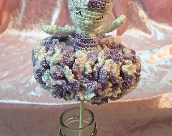 magic eyelet doll