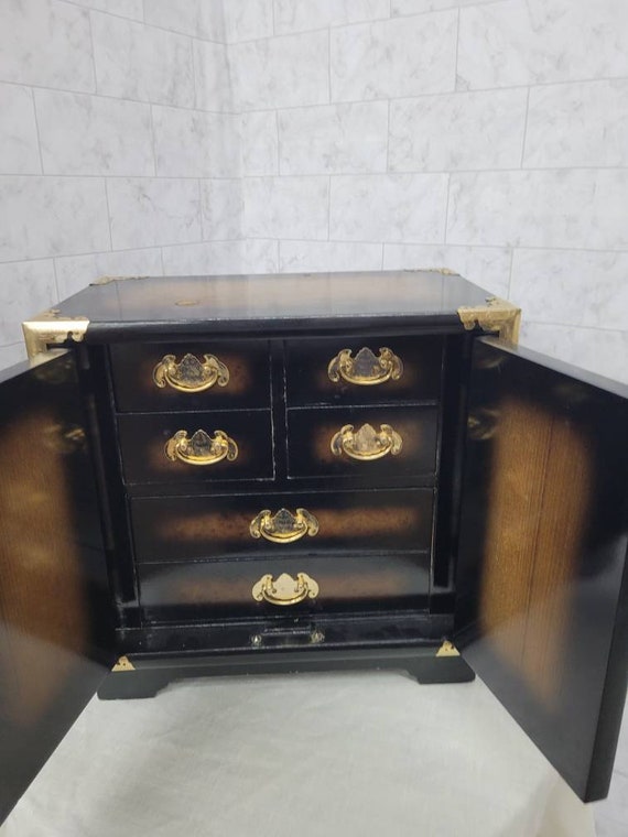Vintage oriental black and gold jewelry box - image 2