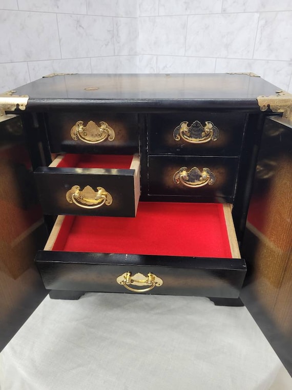 Vintage oriental black and gold jewelry box - image 3