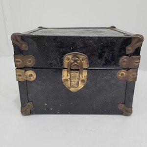 Caja de almacenamiento cuadrada de metal negro con forma de camión y maleta estilo art déco vintage imagen 1