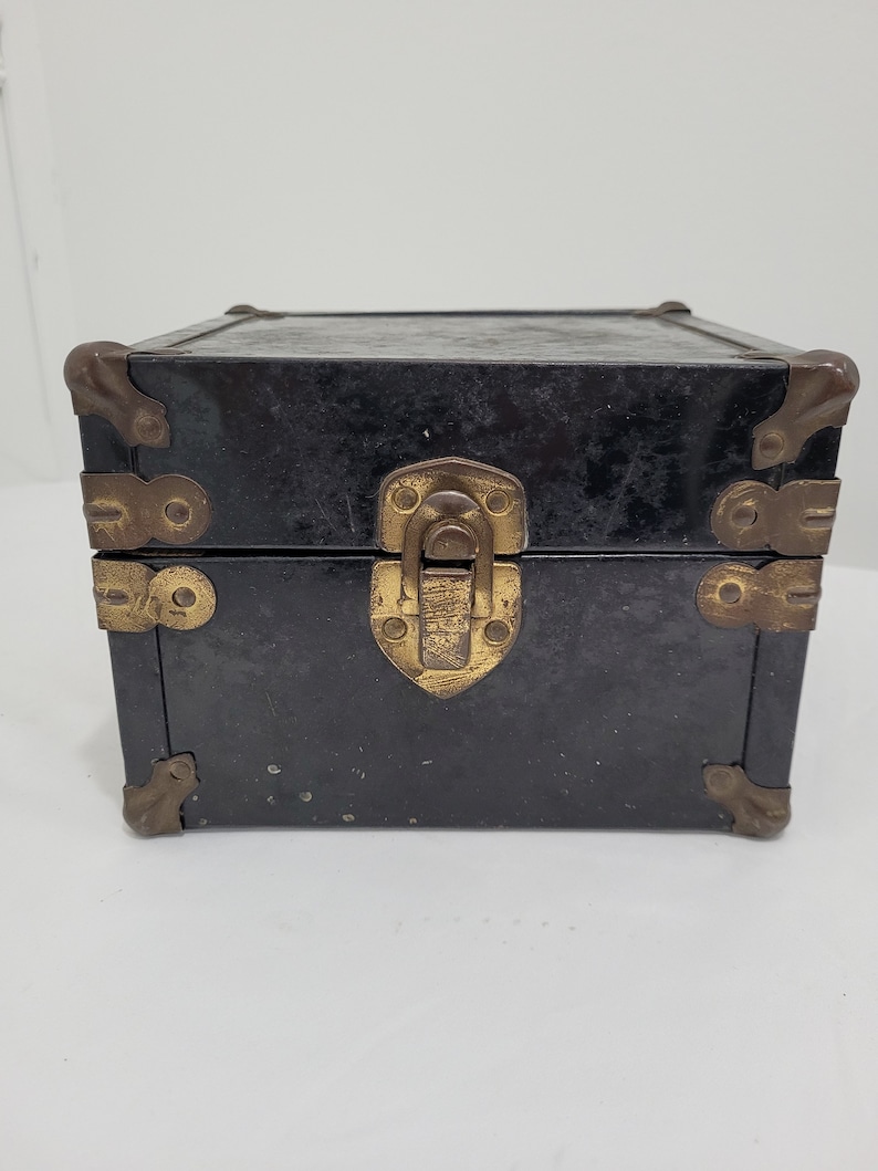 Caja de almacenamiento cuadrada de metal negro con forma de camión y maleta estilo art déco vintage imagen 1