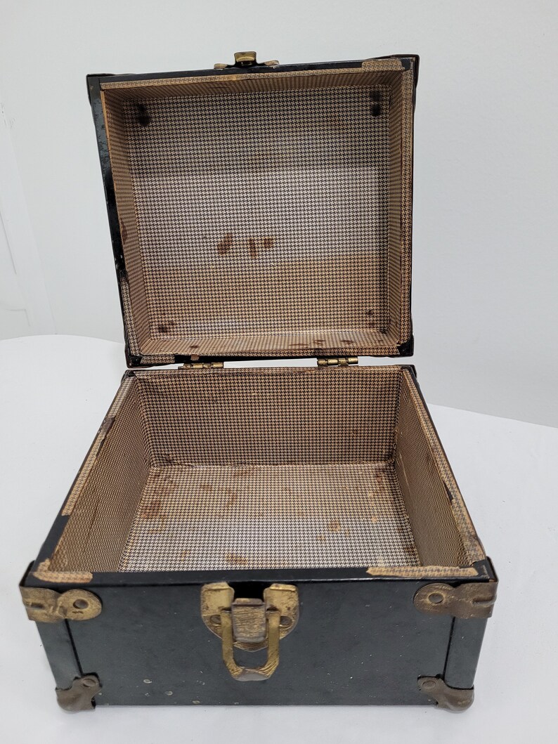 Caja de almacenamiento cuadrada de metal negro con forma de camión y maleta estilo art déco vintage imagen 3