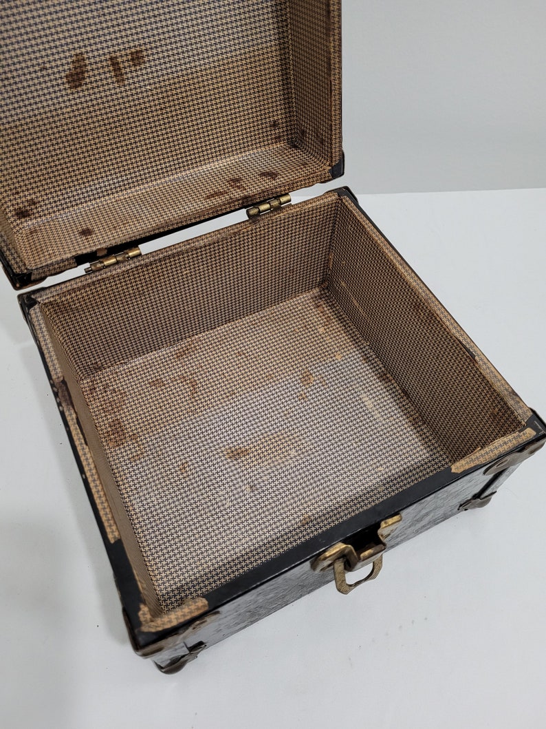 Caja de almacenamiento cuadrada de metal negro con forma de camión y maleta estilo art déco vintage imagen 4
