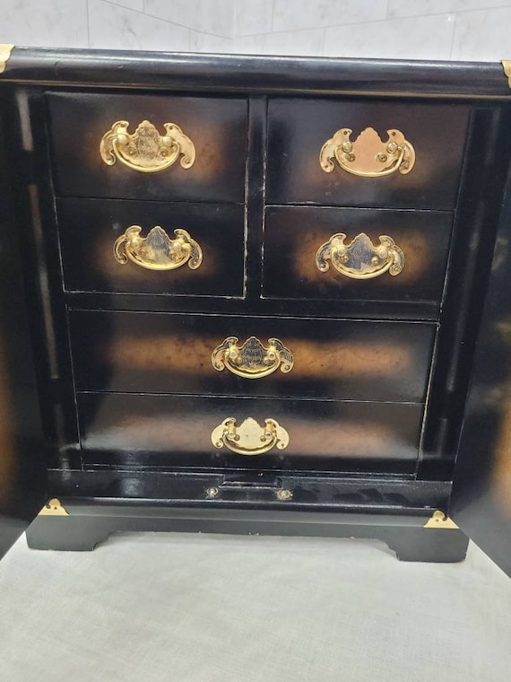 Vintage oriental black and gold jewelry box - image 6