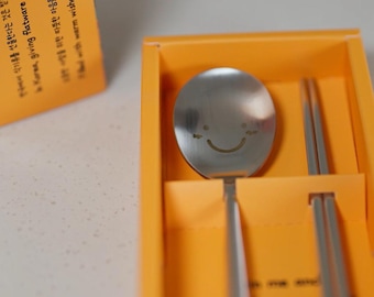 Korean Happy Cutlery Set – Spoon & Chopsticks with Smile Engraving, Korean Letter Handle, Gift Box