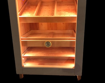 Armadio Humidor per sigari personalizzato, largo 24", alto 34,5", predisposto per il pannello e integrato opzionale