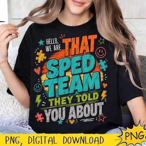 Puede incluir: Camiseta negra con el texto "HELLO, WE ARE THAT SPED TEAM THEY TOLD YOU ABOUT" en naranja, turquesa y amarillo. El diseño incluye piezas de rompecabezas, corazones, estrellas y rayos. "PNG, DIGITAL DOWNLOAD" está escrito en la parte inferior.