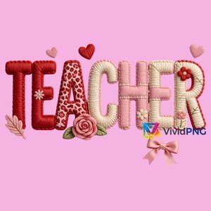 Op de afbeelding: Een roze achtergrond met het woord "TEACHER" in een gestikt 3D-ontwerp. De letters zijn rood, wit en roze, met bloemen- en hartaccenten. Onderaan een roze strik.