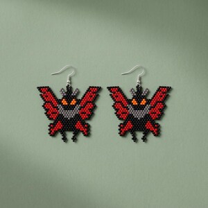 Patrón de pendientes de cuentas Mothman / Tutorial de cuentas de semillas con puntada de ladrillo de insecto gótico / Miyuki Delica 11/0 / PDF de joyería de animales críptidos