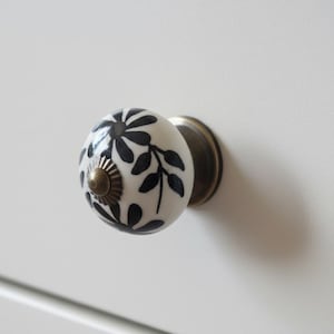 Ceramic Drawer Knobs | Leaf Pattern & Gunmetal Centre | Sold in Pairs