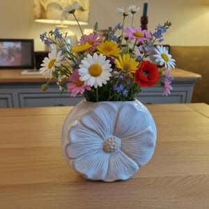 Daisy Flower Shaped Ceramic Vase, 17cm