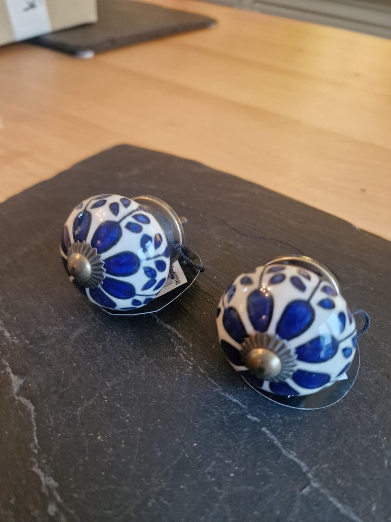 Patterned Door Knobs, 7cm -One Pair image 5