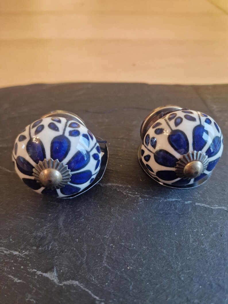 Patterned Door Knobs, 7cm -One Pair image 4