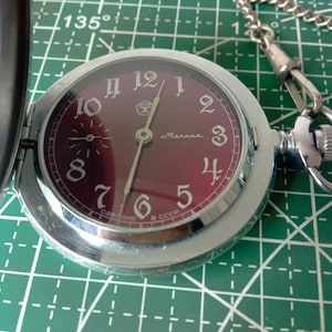 Molnija UdSSR Siegesuhr 1945 – Mechanisch 3602 – Mit Box und Papieren – Sowjetische Vintage