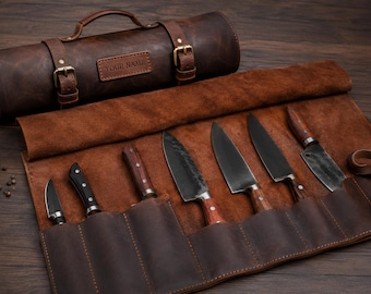 Estuche enrollable de cuero para guardar y transportar cuchillos de forma segura, ideal para chefs profesionales y estudiantes de cocina. Organizador de cuero de grano completo vintage hecho a mano.