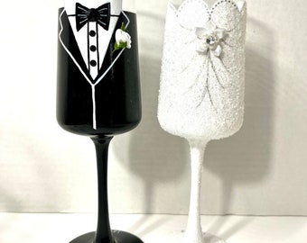 Bride and Groom Wedding hand painted champagne flutes