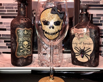 Glittered skull Halloween hand painted wine glasses.