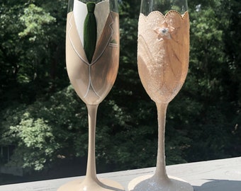 Summer Wedding bride and groom hand painted champagne flutes