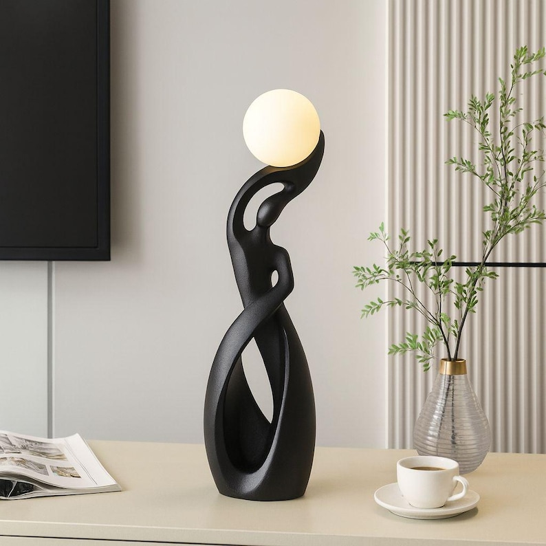 Lámpara de mesa con escultura de diosa: lámpara de noche de diseño con globo de luz