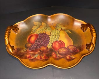 装飾が施された金属製品のコレクターズアイテムである、ヴィンテージのトールウェアトレイ。