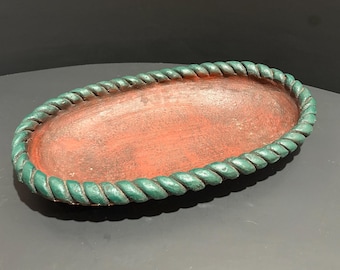 Cuenco o plato antiguo de cerámica mexicana de terracota.