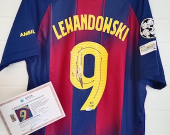 ロベルト・レヴァンドフスキのサイン入りバルセロナサッカー写真