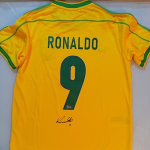 ロナウド・ナザリオ直筆サイン入り額装ブラジル代表ユニフォーム（鑑定