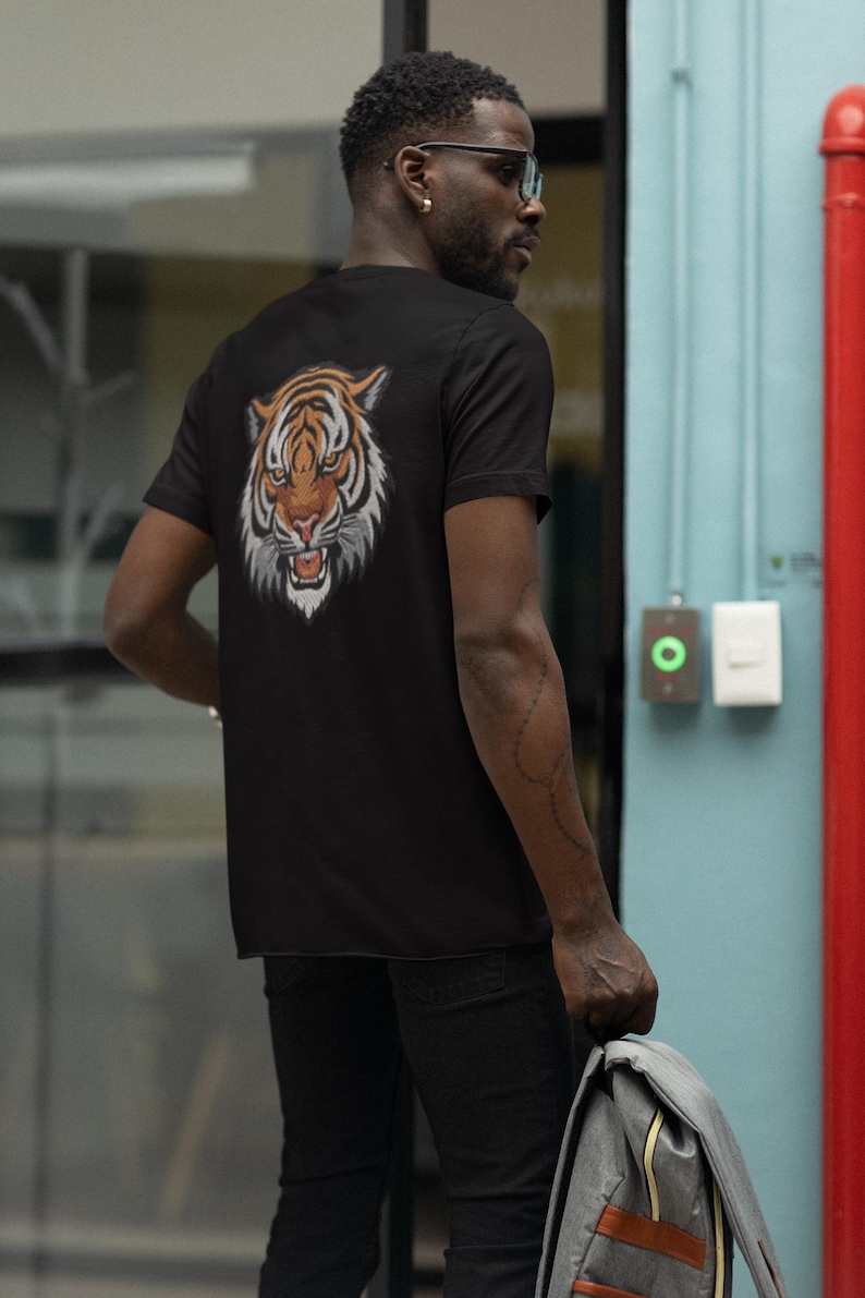 Broderidesign med vild tigerhuvud | Maskinbroderifil | 9 storlekar | Direkt nedladdning bild 4