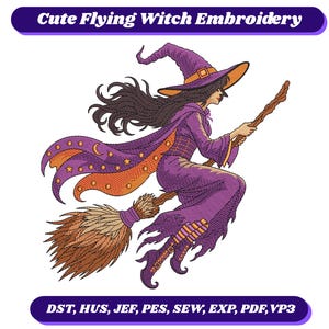 以下が含まれることがあります： ほうきに乗って飛んでいる魔女の刺繍デザイン。魔女は紫色のドレス、帽子、マントを着ており、オレンジ色のアクセントが付いています。「Cute Flying Witch Embroidery」の文字が上部にあります。画像には「7 sizes」の文字とファイルの種類情報も含まれています。